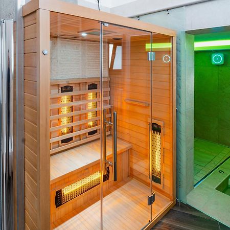 Luxuite Spa Con Piscina E Jacuzzi 阿尔贝罗贝洛 外观 照片