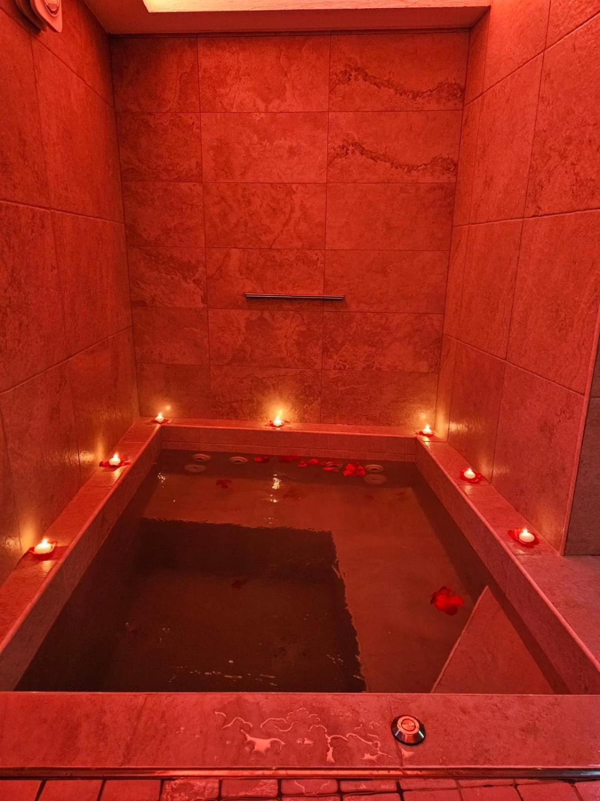 Luxuite Spa Con Piscina E Jacuzzi 阿尔贝罗贝洛 外观 照片