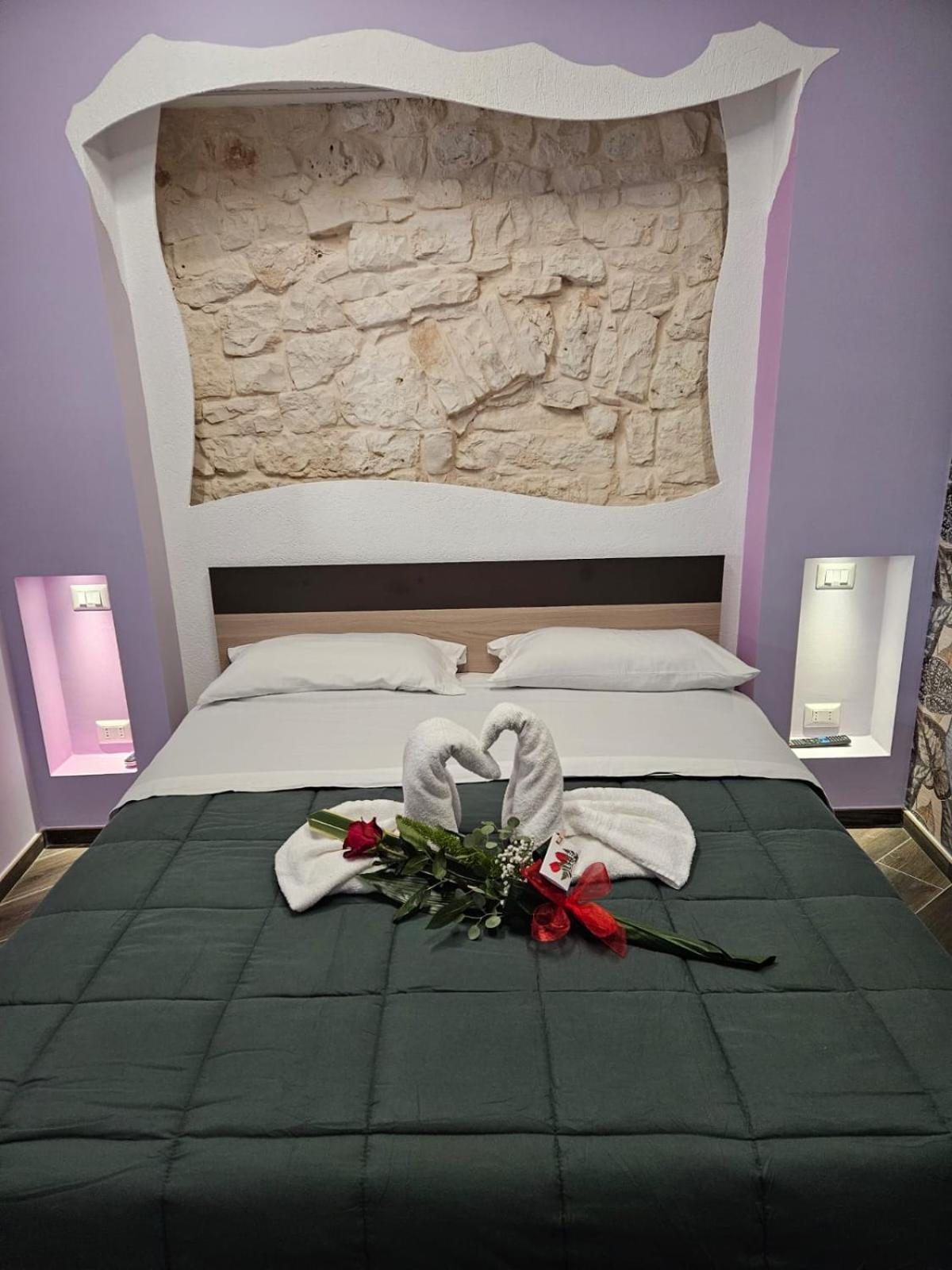 Luxuite Spa Con Piscina E Jacuzzi 阿尔贝罗贝洛 外观 照片