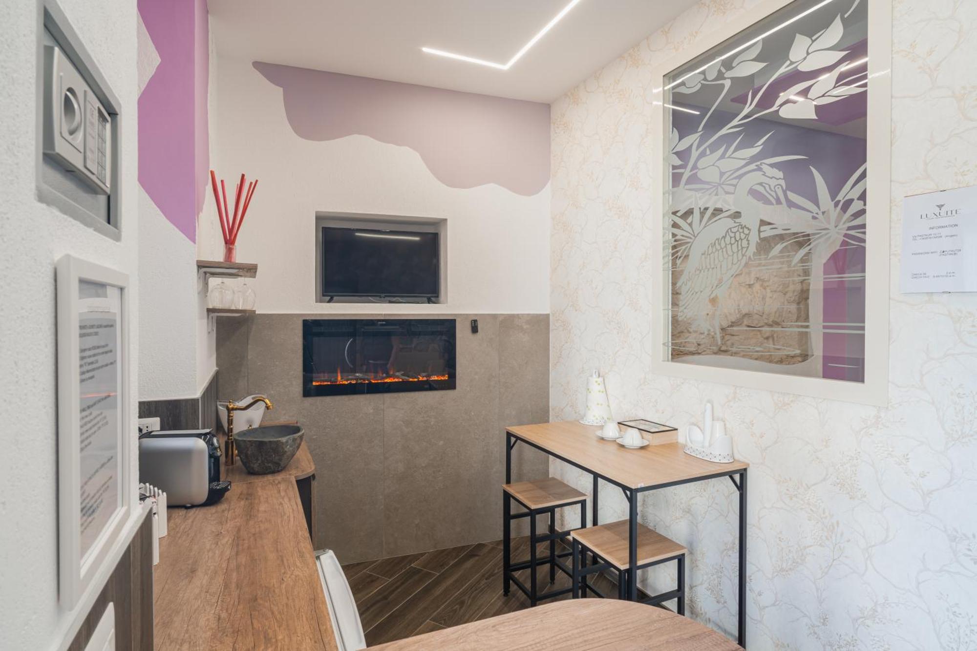 Luxuite Spa Con Piscina E Jacuzzi 阿尔贝罗贝洛 外观 照片