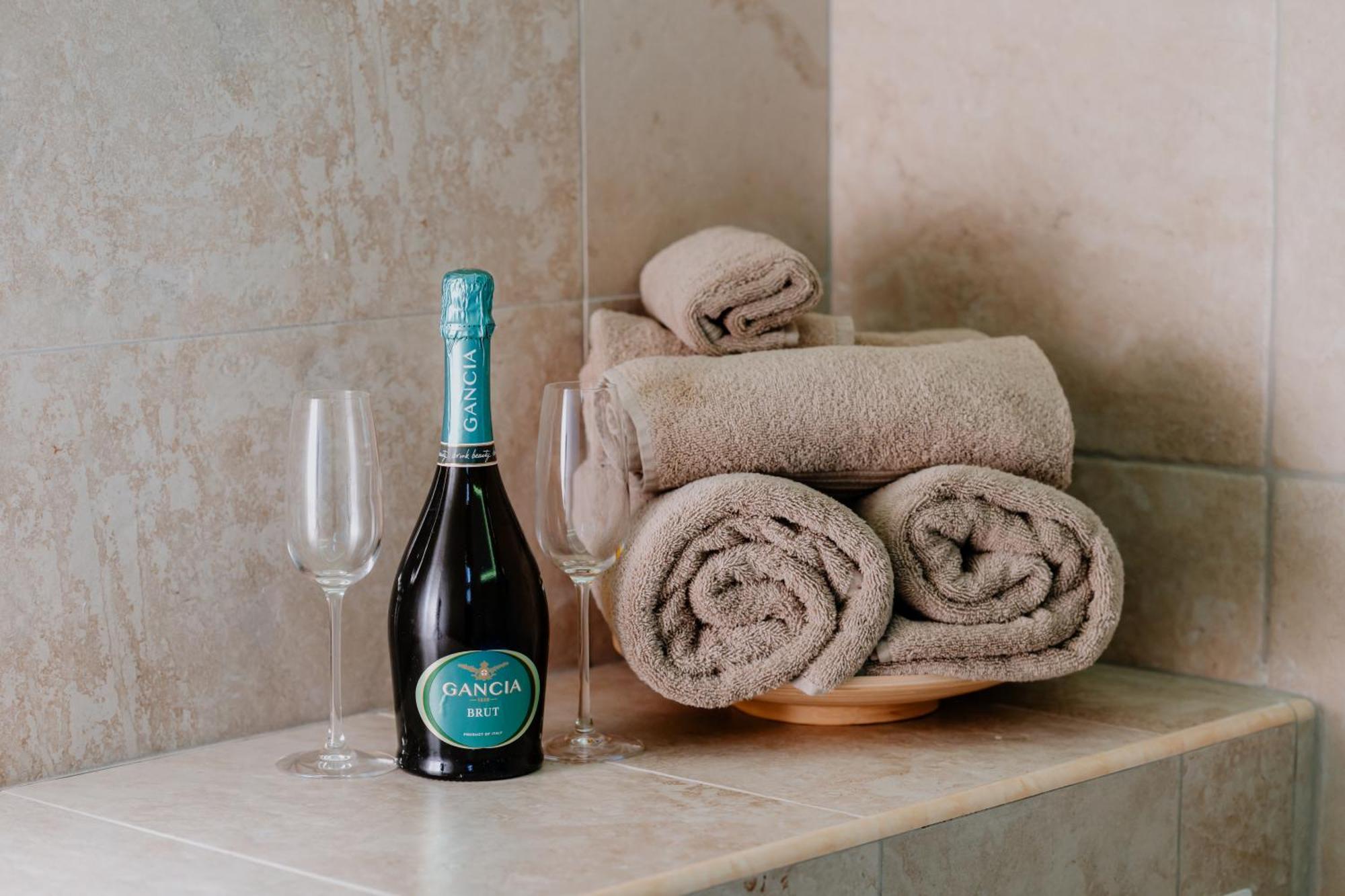 Luxuite Spa Con Piscina E Jacuzzi 阿尔贝罗贝洛 外观 照片