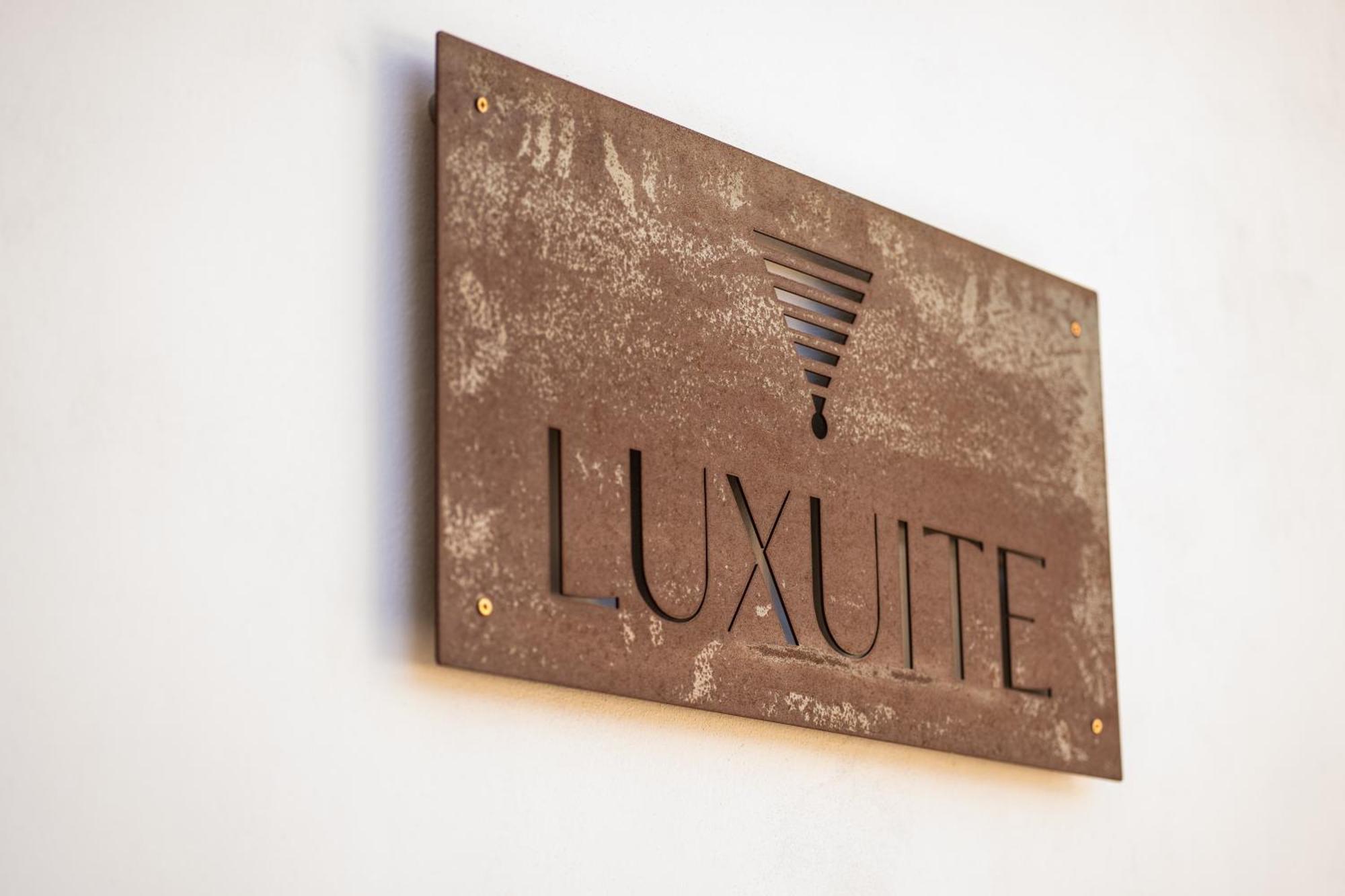 Luxuite Spa Con Piscina E Jacuzzi 阿尔贝罗贝洛 外观 照片